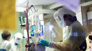 백신 의무화에 줄사표…美 산부인과 출산진료 중단까지