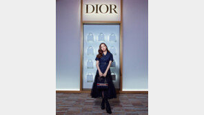 블랙핑크 지수, 레이디 디올 백 팝업 스토어서 패셔니스타 면모 뽐내