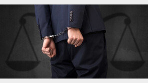 유죄판결에 격분한 피고인, 판사에 달려들다가 총 맞고 사망