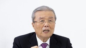김종인 “尹, 파리떼에 5개월 헤매…조기입당 후회할 것”