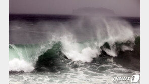 태풍 북상에 제주 호우·강풍특보 계속…한라산 200㎜ 폭우
