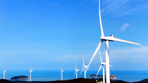 英, 바람 멈추자 전기요금 7배 급등…“풍력 발전 의존 탓”