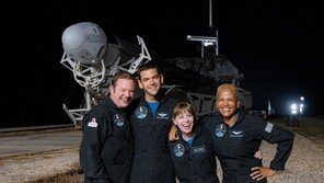 이번엔 머스크… 민간인 4명 태우고 사흘간 우주관광 