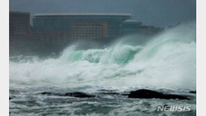 태풍 ‘찬투’ 북상…제주, 강풍 동반 시간당 70㎜ 폭우