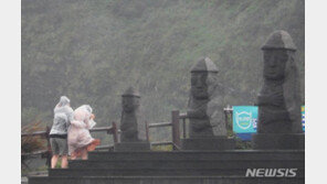 태풍 ‘찬투’, 더 느려졌다…제주, 내일까지 300㎜ 비