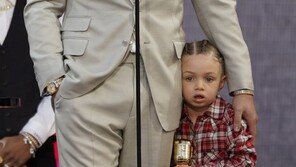 “빌보드 63년만에 처음”…드레이크, ‘핫100’ 톱10에 9곡 진입