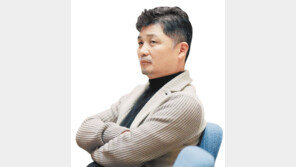 ‘백기’든 카카오…택시 유료호출 없애고 꽃·간식 배달 철수