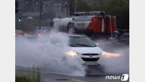 ‘열차탈선 위력 찬투’ 중국서 숨고르기…17일 제주 시간당 80㎜ 물폭탄