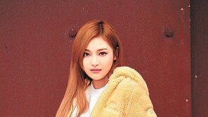 툭 걸쳐도 화사… 솜사탕 컬러로 완성하는 ‘요즘 플리스’