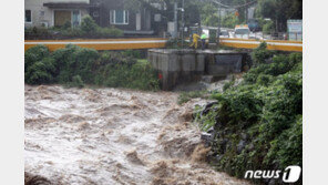 숨 고른 태풍 ‘찬투’ 제주로…한라산엔 벌써 678.5㎜ 물폭탄
