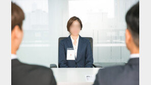 “페미니즘 묻던 면접관, 표정 보게 마스크 벗으라더라”