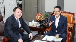 윤석열 “박지원과 술 마신 적 없다”→ 朴 “난 다 적는다, 누굴 바보로”