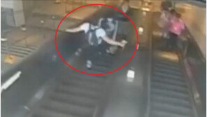 충고했다고 발길질당한 여성…에스컬레이터서 굴러떨어져