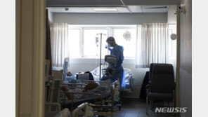 확진자 급증 이스라엘 “부스터샷, 중증 코로나 예방에 효과 보여”