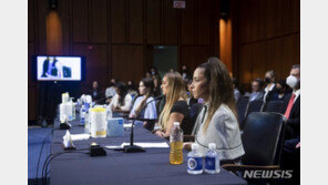 바일스 “女선수 성적 학대 눈감는 시스템 전체가 범죄 가능케 해” 비난