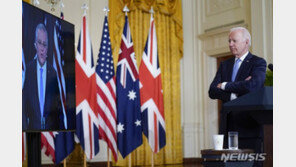 호주 총리 이름 잊은 바이든…“아래쪽 친구, 고마워요”