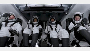 순수 민간인 4명, 90분에 지구 한바퀴 ‘우주여행’