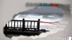 태풍 ‘찬투’ 오전 제주 최근접…시간당 80㎜↑ 물폭탄