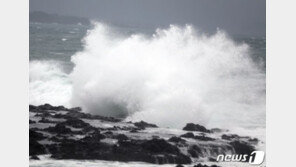 태풍 ‘찬투’ 제주 70㎞ 근접…시간당 50~80㎜ 강한 비