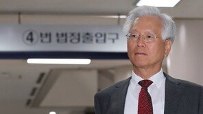 靑, ‘文 공산주의’ 발언 고영주 무죄 판결에 “언급할 사안 아냐”