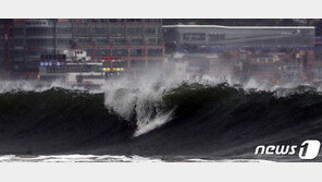 ‘제주 강타’ 태풍 ‘찬투’ 소멸…일본서 온대저기압으로 변질
