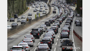 추석 전날 막바지 귀성길 정체…“오전 11~12시 최대 혼잡”