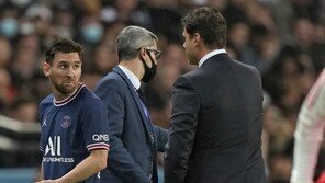 메시, 교체에 불만…포체티노 감독 “최선의 결과를 위한 것”