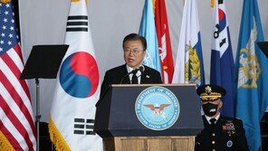 文대통령, 장진호 전투 영웅 유해 인수…‘71년 만의 귀환’