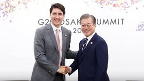 文, 트뤼도 3연임 축하…“한-캐나다 전략적 동반자 관계 강화 희망”