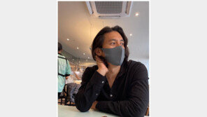 고수, 오랜만에 장발 근황…“잘생김 그대로”