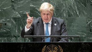 존슨 英총리 “세계, 술취한 10대처럼 행동…성인이 돼야”