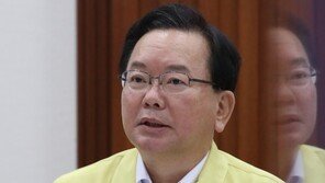  金총리 “확진자 수 역대 최고치, 개인 모임 자제해달라” 