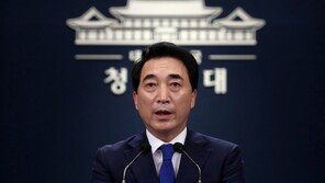 靑 “조건 내세운 북한, 대화 길 열려 있다는 메시지”