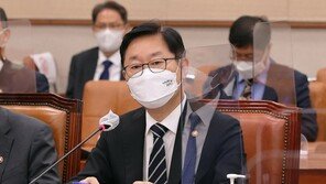 박범계 “고발사주 수사 잘 되고 있어…비위혐의 구체화 과정”