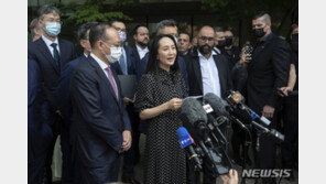 멍완저우 화웨이 부회장 귀국…中, ‘간첩혐의’ 캐나다인 2명 석방