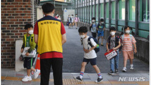 추석 지나자 확진자 3000명대 폭증…멀어지는 2학기 전면등교