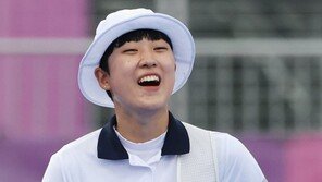 ‘세계선수권 2관왕’ 안산 “다독여준 언니들에게 고마워”