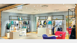 자녀랑 ‘명품 패밀리룩’ 즐기는 MZ엄빠들… 고가 아동복 시장 ‘쑥’ 