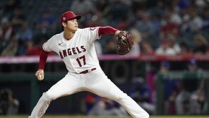 피홈런 한방에…오타니, 103년만에 대기록 3번째 도전도 실패