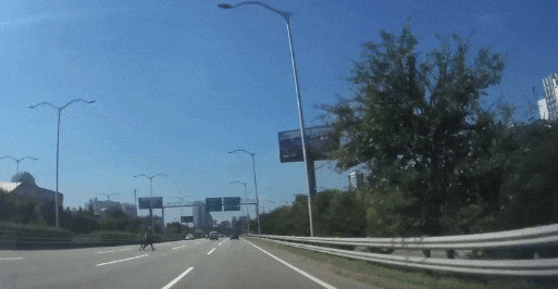 올림픽대로 무단횡단한 중년커플…아찔한 사고로 이어질 뻔 (영상)