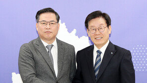 유동규, 집 압수수색 당하자 창밖으로 폰 던져 