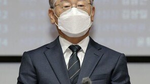 이재명측 “방귀 뀐 놈이 성내” vs 이준석 “왕놀이 하고 있네”