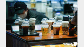 “울며 도망치고 싶어도…” 다회용컵 행사 뒤 스벅 직원의 호소