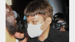 ‘장제원 子’ 노엘, 경찰 출석…“父에 할말없나” 질문에 묵묵부답