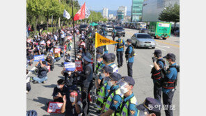 집합금지 어기고… 화물연대 1000명, 청주 SPC공장 앞 집회