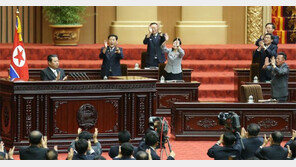 金, 南엔 유화 손짓-美엔 “수법 교활”… ‘백악관 설득하라’ 메시지