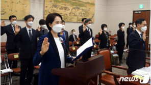 유은혜, ‘김건희 부정의혹’ 직접조사 요구에 “사안의 엄정함 잘 알아”