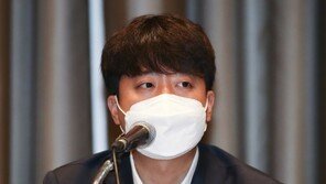 이준석 “경선 흥행 해치는 손바닥 왕(王)·빨간 내복 논란 야속”