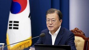 文대통령-與 대선후보 만날까…靑 “전례 있어, 요청 오면 검토”