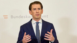 ‘세계 최연소 정상’ 쿠르츠, 부패 혐의 사임 